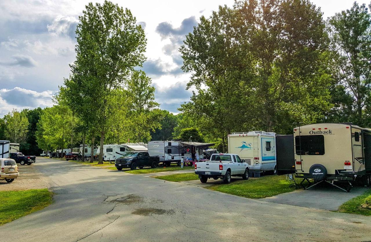 Sandusky Koa Holiday Campground Hotel Exterior foto